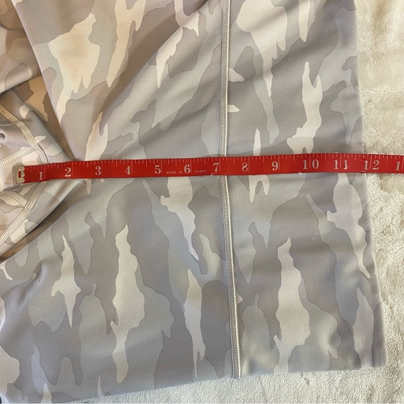 Athleta High Rise Elation Camo 7/8 Tight Leggings Tights in Taupe White sz S - Picture 12 of 13